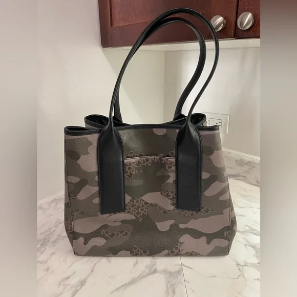 DKNY ARMY CAMO TOTE BAG - Picture 4 of 14